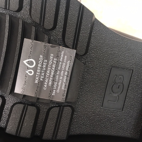 UGG Markstrum Leather Ankle Boots - Picture 13 of 13